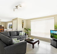 Ainslie Roberts Drive Retreat - Accommodation in Brisbane