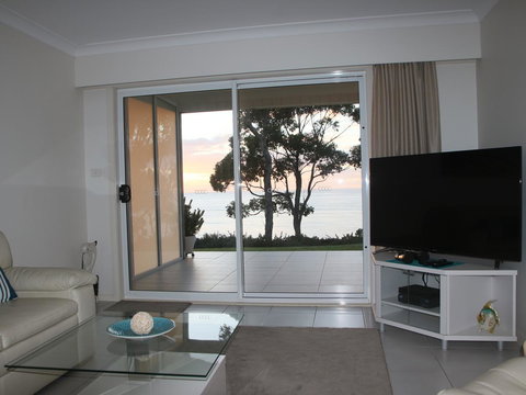 Mollymook Beach Waterfront - Accommodation in Brisbane 12