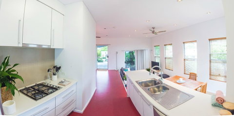 S T U D I O 22 Peaceful Retreat With Garden Views - Accommodation in Brisbane 4