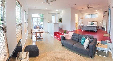 S T U D I O 22 Peaceful Retreat With Garden Views - Accommodation in Brisbane 2