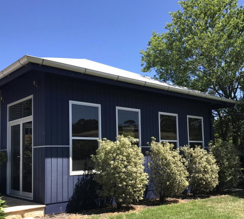 S T U D I O 22 Peaceful Retreat With Garden Views - Accommodation in Brisbane 15