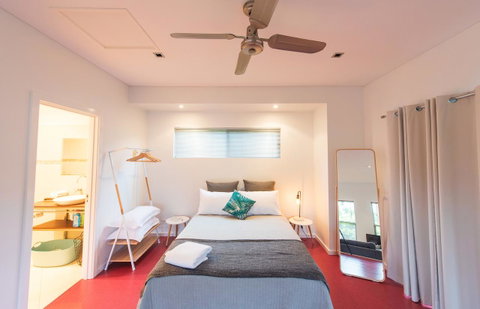 S T U D I O 22 Peaceful Retreat With Garden Views - Accommodation in Brisbane 3