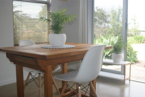 S T U D I O 22 Peaceful Retreat With Garden Views - Accommodation in Brisbane 9