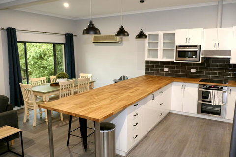 The Purple Door On Seaview - Accommodation in Brisbane 2