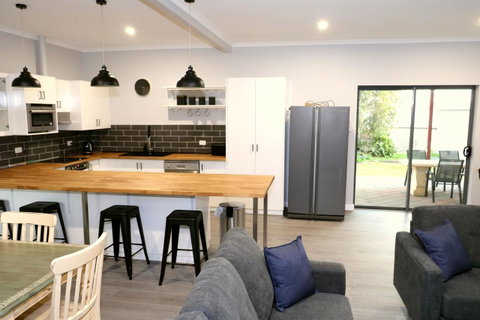 The Purple Door On Seaview - Accommodation in Brisbane 4
