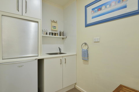 Wintergarden Beach Cabin - Accommodation in Brisbane 8