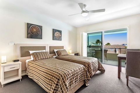 Pacific Blue 278-265 Sandy Pt Rd- Dual Key Access, Wifi, Linen And Air Conditioning - Accommodation in Brisbane 9