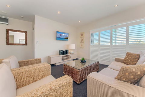 Pacific Blue 278-265 Sandy Pt Rd- Dual Key Access, Wifi, Linen And Air Conditioning - Accommodation in Brisbane 4