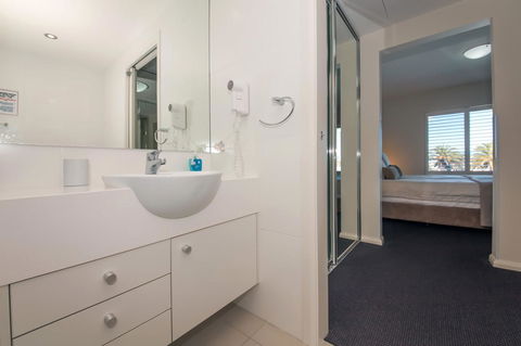 Pacific Blue 278-265 Sandy Pt Rd- Dual Key Access, Wifi, Linen And Air Conditioning - Accommodation in Brisbane 12