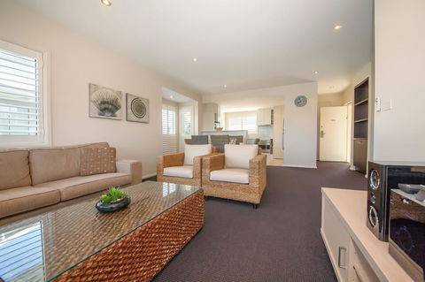 Pacific Blue 278-265 Sandy Pt Rd- Dual Key Access, Wifi, Linen And Air Conditioning - Accommodation in Brisbane 5