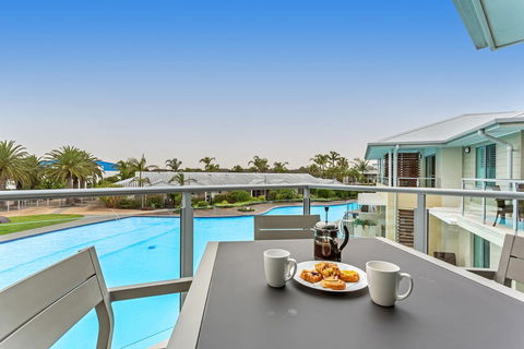 Pacific Blue 278-265 Sandy Pt Rd- Dual Key Access, Wifi, Linen And Air Conditioning - Accommodation in Brisbane 0