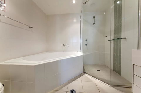 Pacific Blue 278-265 Sandy Pt Rd- Dual Key Access, Wifi, Linen And Air Conditioning - Accommodation in Brisbane 11