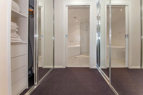 Pacific Blue 278-265 Sandy Pt Rd- Dual Key Access, Wifi, Linen And Air Conditioning - Accommodation in Brisbane 13