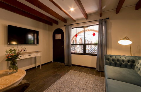 The Manor Basket Range - Accommodation in Brisbane 7