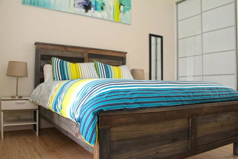Smugglers Inn Studio Apartments - Accommodation in Brisbane 13