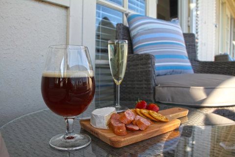 Smugglers Inn Studio Apartments - Accommodation in Brisbane 2