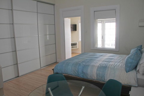 Smugglers Inn Studio Apartments - Accommodation in Brisbane 6