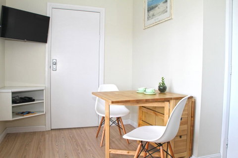 Smugglers Inn Studio Apartments - Accommodation in Brisbane 14
