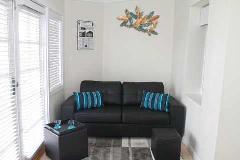 Smugglers Inn Studio Apartments - Accommodation in Brisbane 3