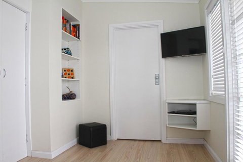 Smugglers Inn Studio Apartments - Accommodation in Brisbane 7