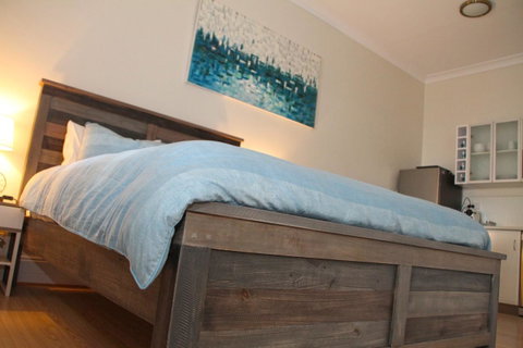 Smugglers Inn Studio Apartments - Accommodation in Brisbane 9