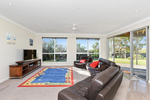 Lavina Luxury Beach House - Accommodation in Brisbane 11
