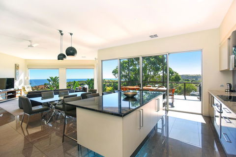 Lavina Luxury Beach House - Accommodation in Brisbane 8