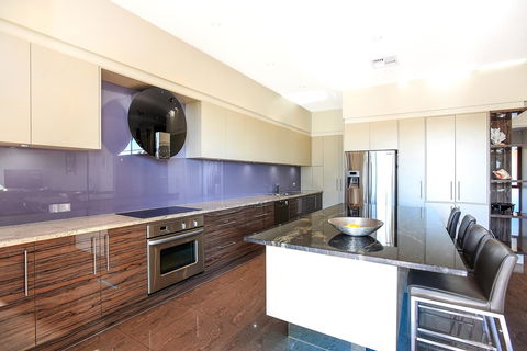 Lavina Luxury Beach House - Accommodation in Brisbane 9