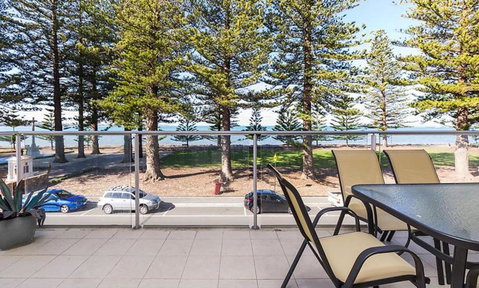 Breeze Beachfront Apartment - Accommodation in Brisbane 40