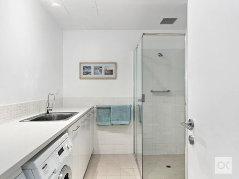Breeze Beachfront Apartment - Accommodation in Brisbane 38
