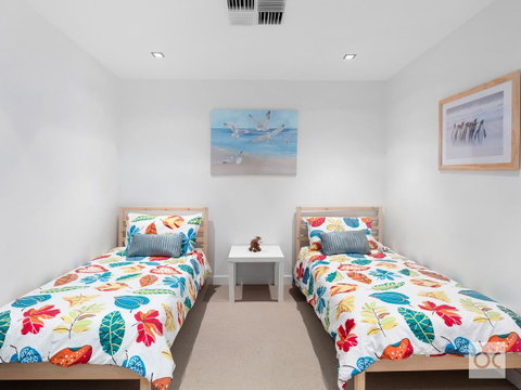 Breeze Beachfront Apartment - Accommodation in Brisbane 28