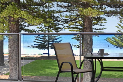 Breeze Beachfront Apartment - Accommodation in Brisbane 3