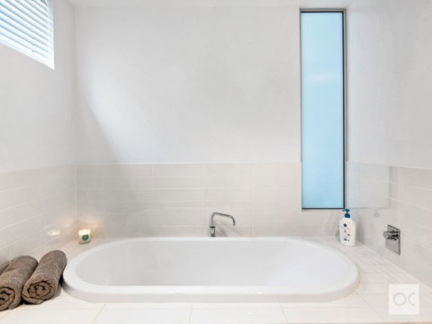 Breeze Beachfront Apartment - Accommodation in Brisbane 30