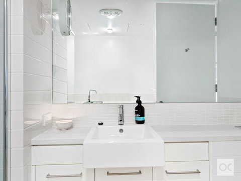 Breeze Beachfront Apartment - Accommodation in Brisbane 36