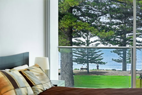 Breeze Beachfront Apartment - Accommodation in Brisbane 11