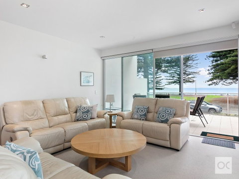Breeze Beachfront Apartment - Accommodation in Brisbane 27