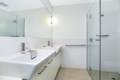 Breeze Beachfront Apartment - Accommodation in Brisbane 18