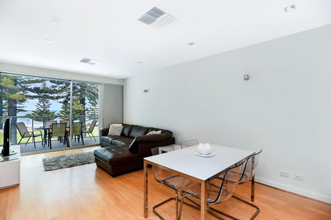 Breeze Beachfront Apartment - Accommodation in Brisbane 12