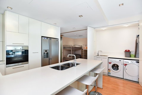 Breeze Beachfront Apartment - Accommodation in Brisbane 6