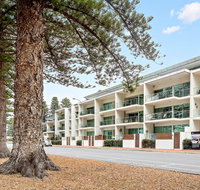 Breeze Beachfront Apartments - Accommodation in Brisbane