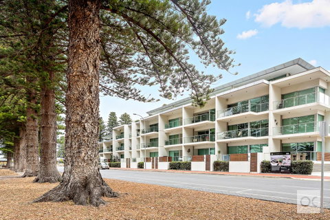 Breeze Beachfront Apartment - Accommodation in Brisbane 0