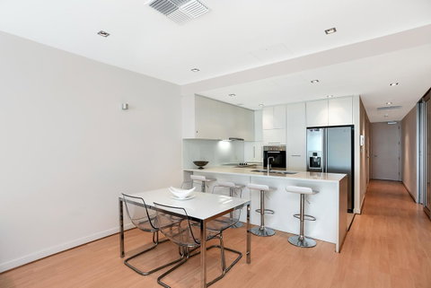 Breeze Beachfront Apartment - Accommodation in Brisbane 10