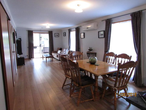 Lazy Days Cottage - Victor Harbor - Accommodation in Brisbane 4