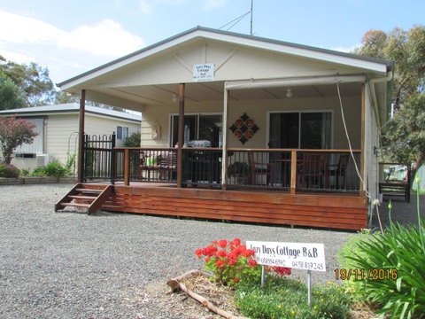 Lazy Days Cottage - Victor Harbor - Accommodation in Brisbane 0