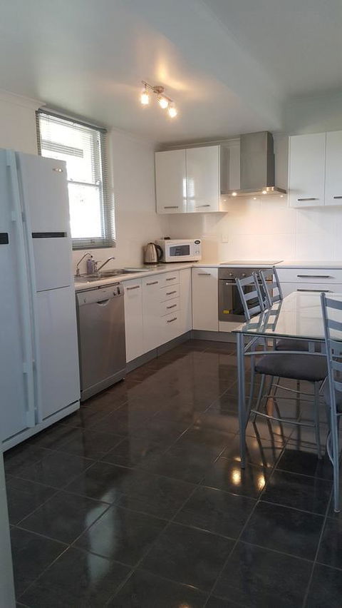 Beachside Escape On The Esplanade - Accommodation in Brisbane 5