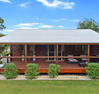 The Log Cabin - 47 Jetty Road - Accommodation in Brisbane
