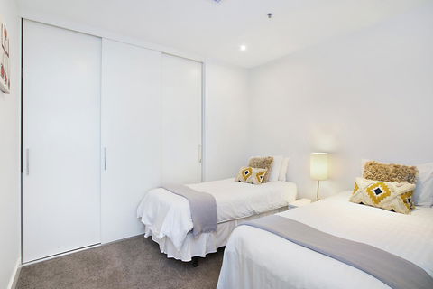 Beachside Luxury & Comfort, Ocean Views In Glenelg - Accommodation in Brisbane 17