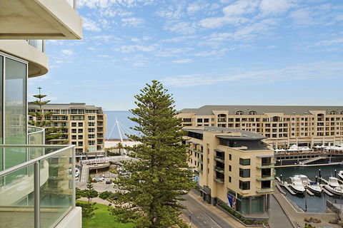 Beachside Luxury & Comfort, Ocean Views In Glenelg - Accommodation in Brisbane 25