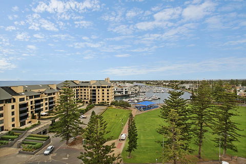 Beachside Luxury & Comfort, Ocean Views In Glenelg - Accommodation in Brisbane 26