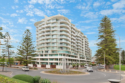 Beachside Luxury & Comfort, Ocean Views In Glenelg - Accommodation in Brisbane 22
